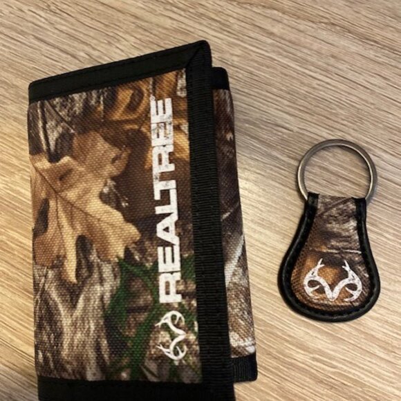 Realtree Trifold - Picture 4 of 7